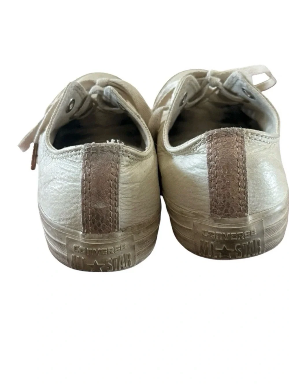 Converse Chuck Taylor All Star low-top sneakers in ivory leather Size 8 Women’s
